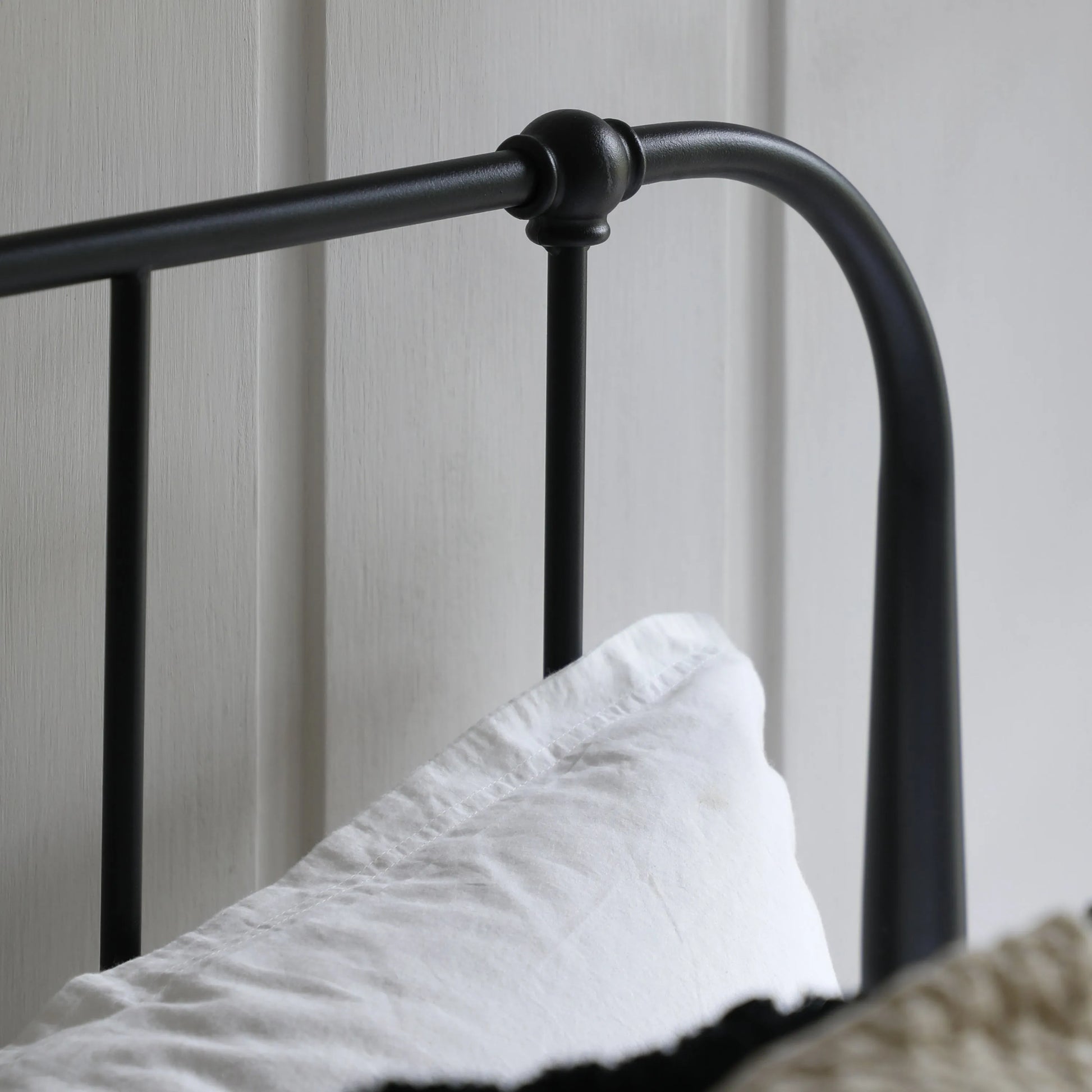 Gallery Direct Loughton Kingsize Bedstead in Black